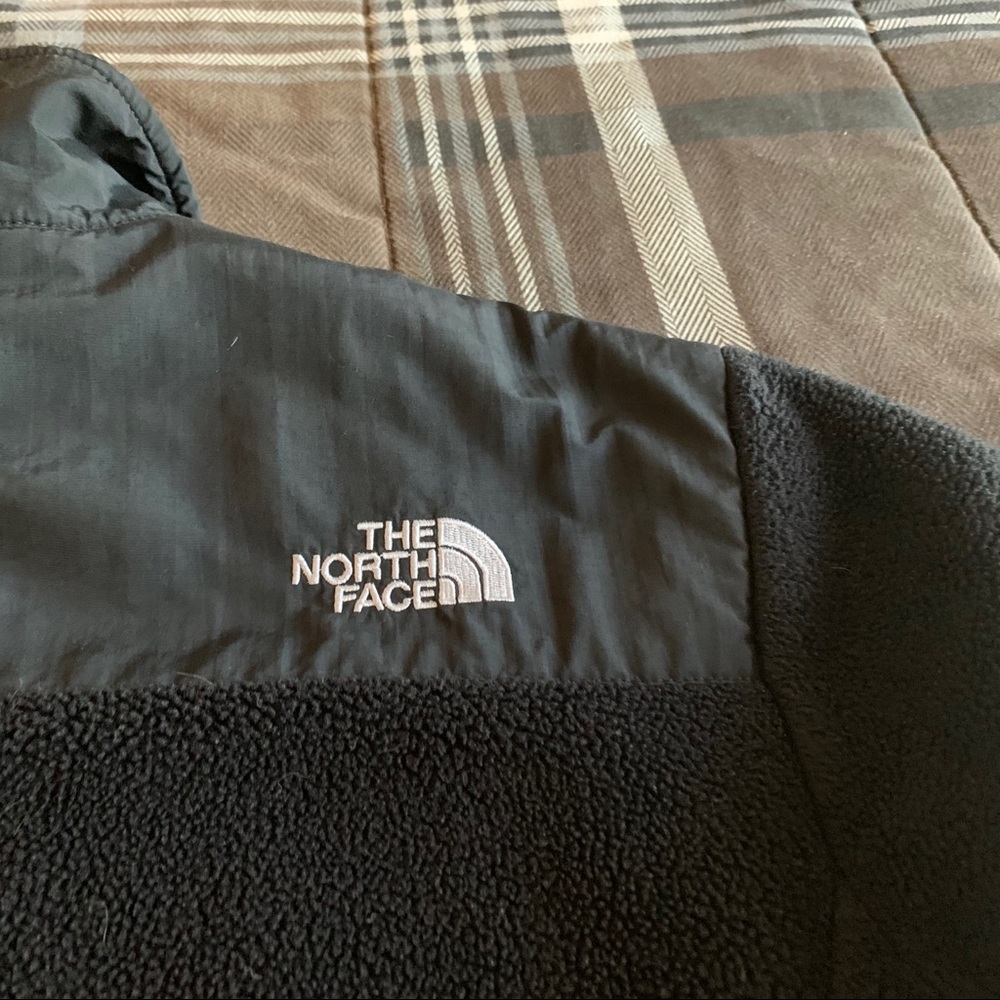 The North Face Girls Denali Jacket in Black - Picture 5 of 11